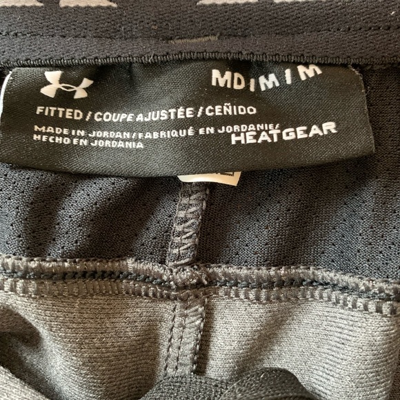 MENS MEDIUM FITTED UNDER ARMOUR SHORTS ATHLETIC FITNESS SPORTS WORKOUT HEATGEAR - Picture 4 of 7